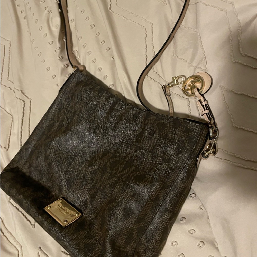 Michael kors cross body